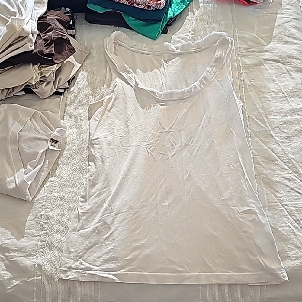 ANN TAYLOR LOFT White Decorative Neck Line Size M White Short Sleeve Top